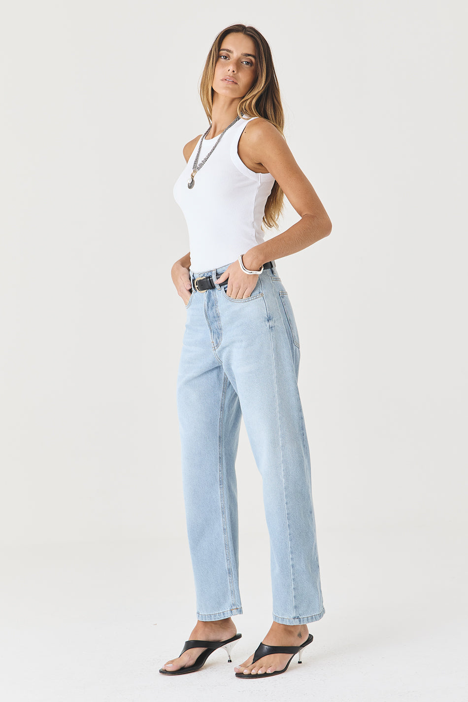 CALÇA MONICA FEMININA BARREL SLIM JEANS MÉDIO