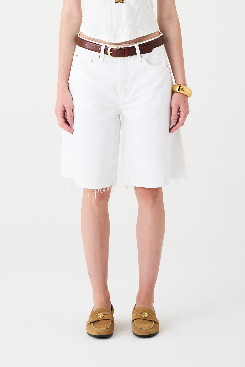 BERMUDA LUNA SARJA  FEMININA RECORTES BARRA FIO OFF WHITE