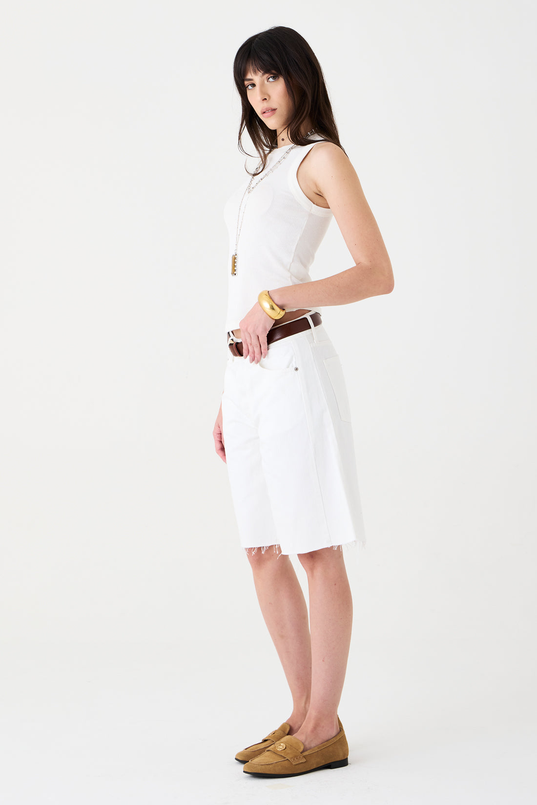 BERMUDA LUNA SARJA  FEMININA RECORTES BARRA FIO OFF WHITE