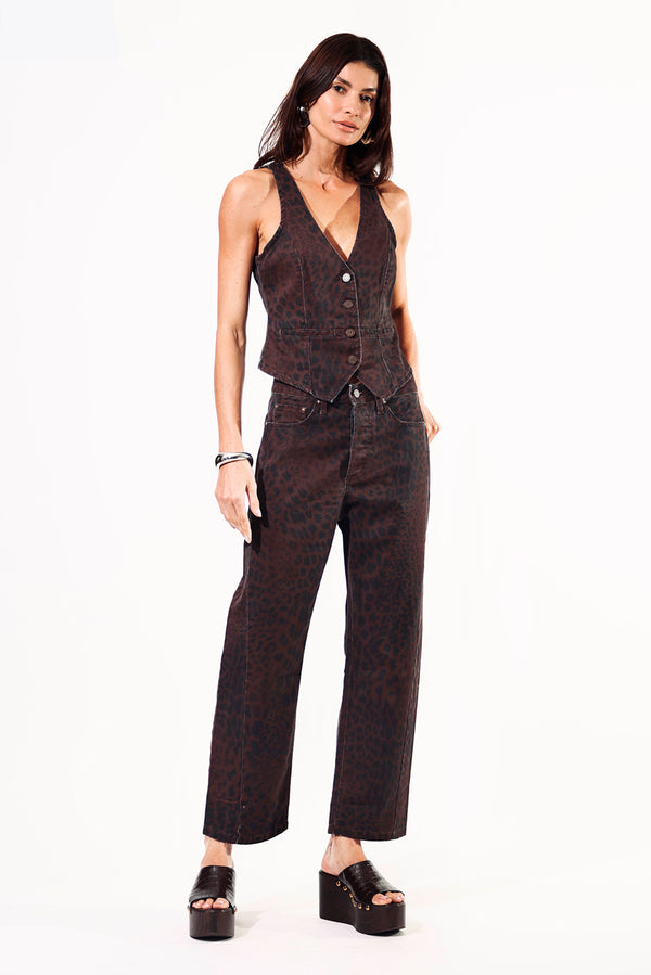 CALÇA BARREL SLIM ESTAMPADA SARJA TRUE LEOPARD ESCURO