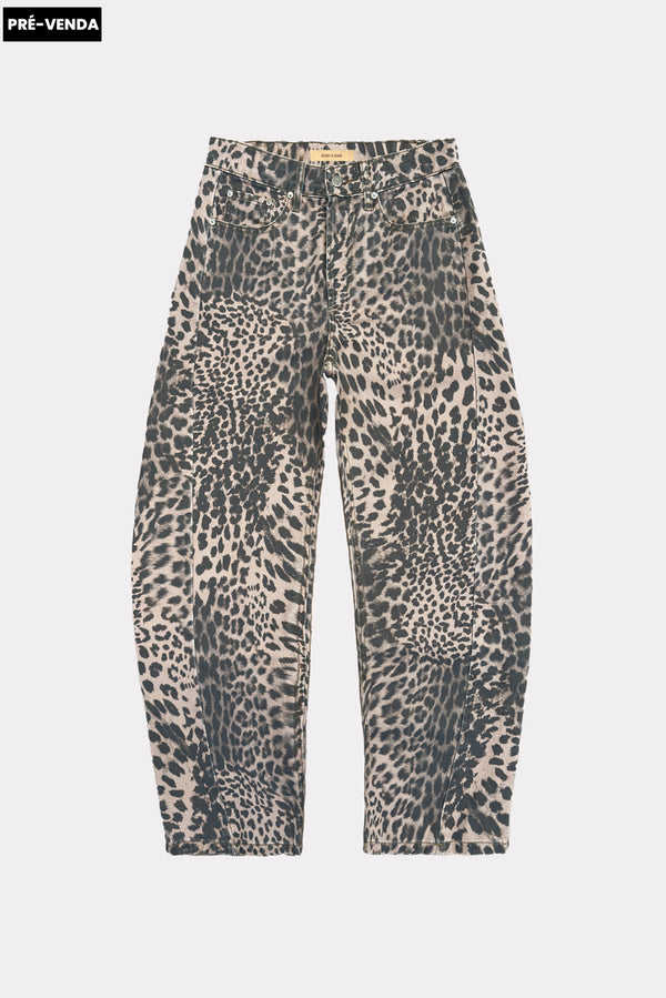 CALÇA BARREL SLIM ESTAMPADA SARJA TRUE LEOPARD CLARO