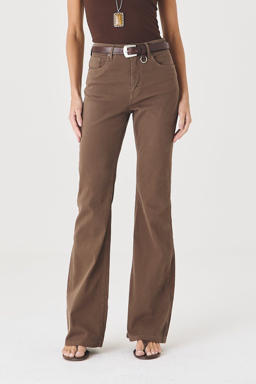 CALÇA LARISSA FEMININA BOOTCUT SARJA COTELÊ MARROM