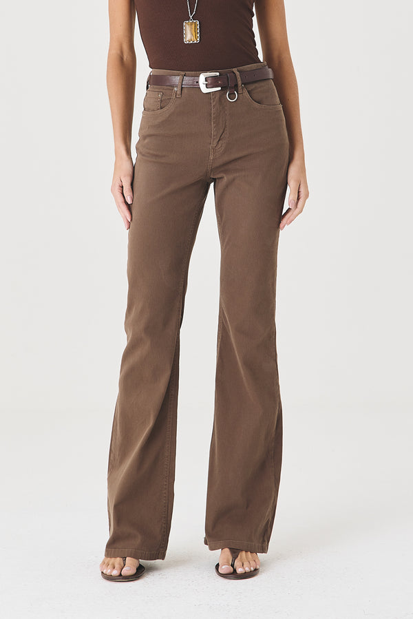 CALÇA LARISSA FEMININA BOOTCUT SARJA COTELÊ MARROM