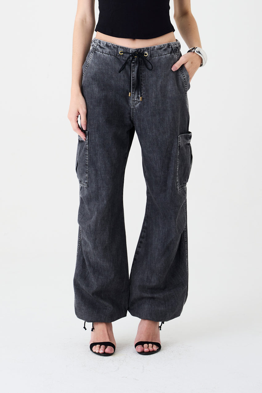 CALÇA LIVIA FEMININA CARGO AMARRAÇÃO JEANS BLACK ESTONADO