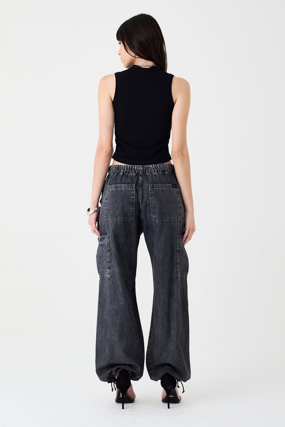 CALÇA LIVIA FEMININA CARGO AMARRAÇÃO JEANS BLACK ESTONADO