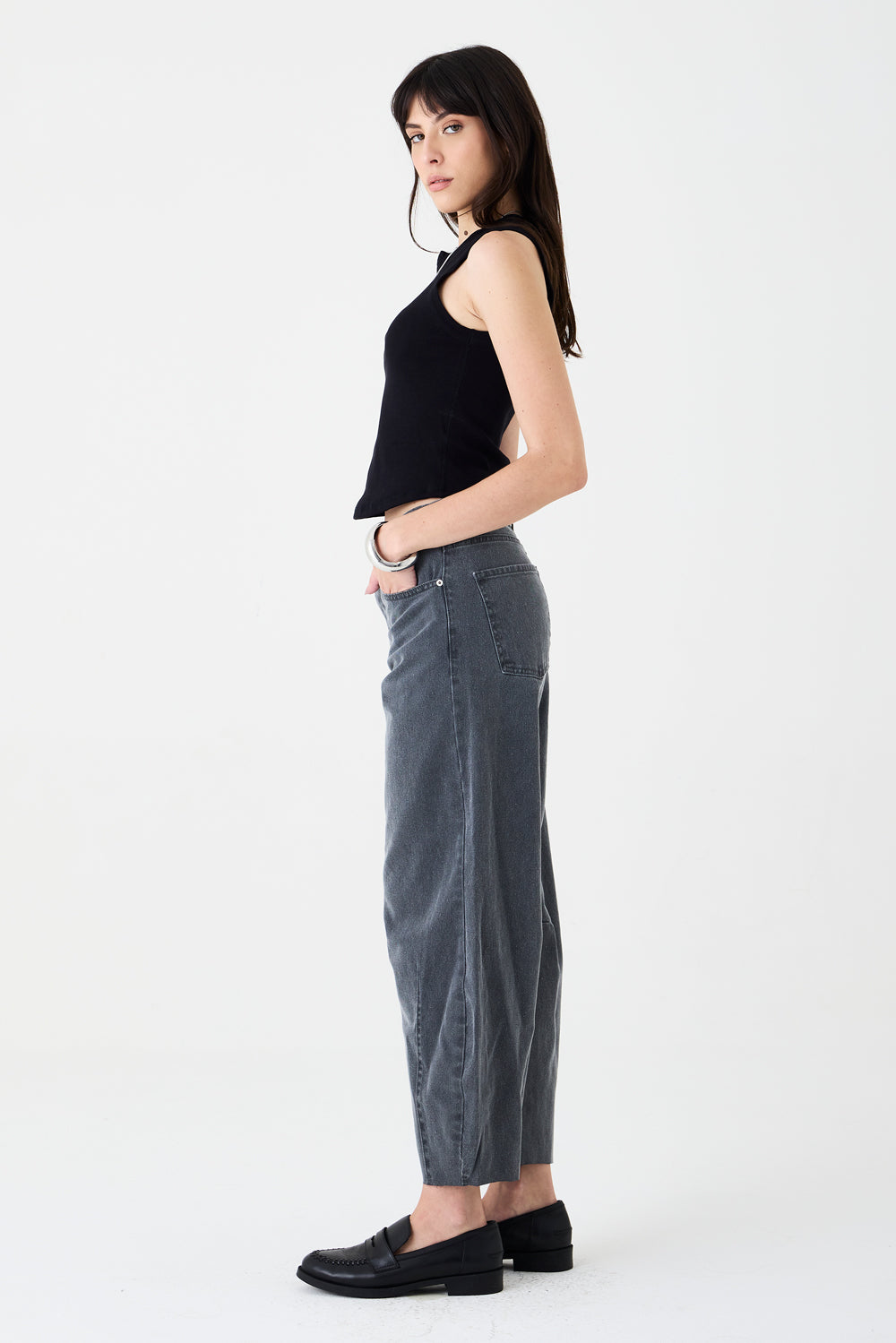 CALÇA MARIA FEMININA BARREL SARJA GRAFITE