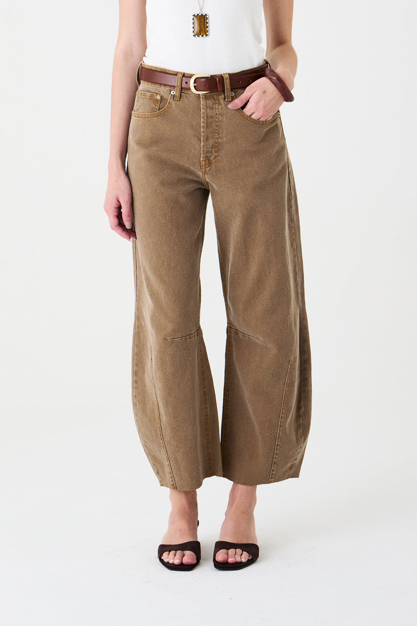 CALÇA MARIA FEMININA BARREL SARJA OCRE