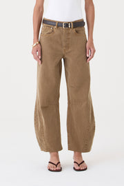 CALÇA MARIA FEMININA BARREL SARJA OCRE