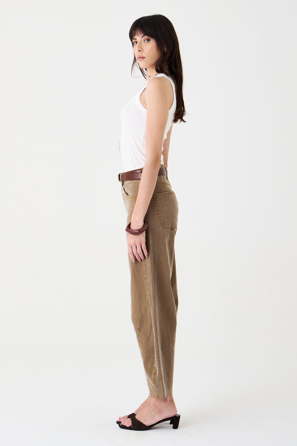 CALÇA MARIA FEMININA BARREL SARJA OCRE