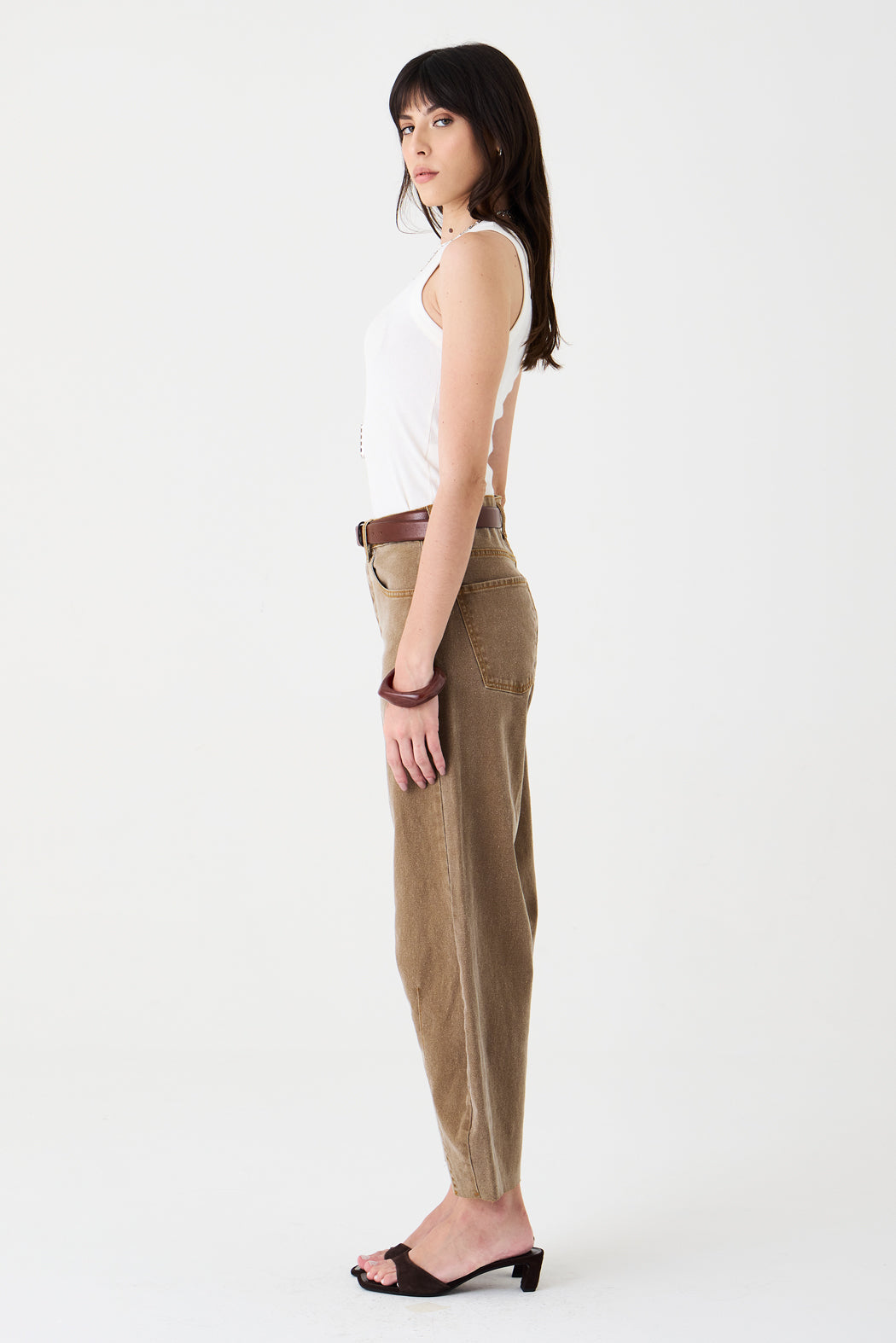 CALÇA MARIA FEMININA BARREL SARJA OCRE