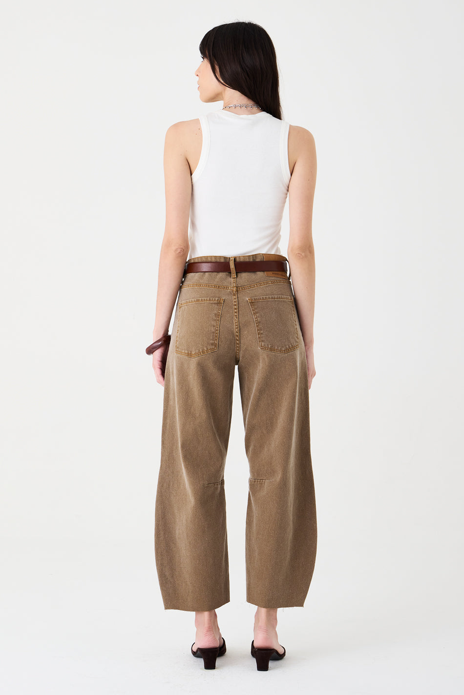 CALÇA MARIA FEMININA BARREL SARJA OCRE