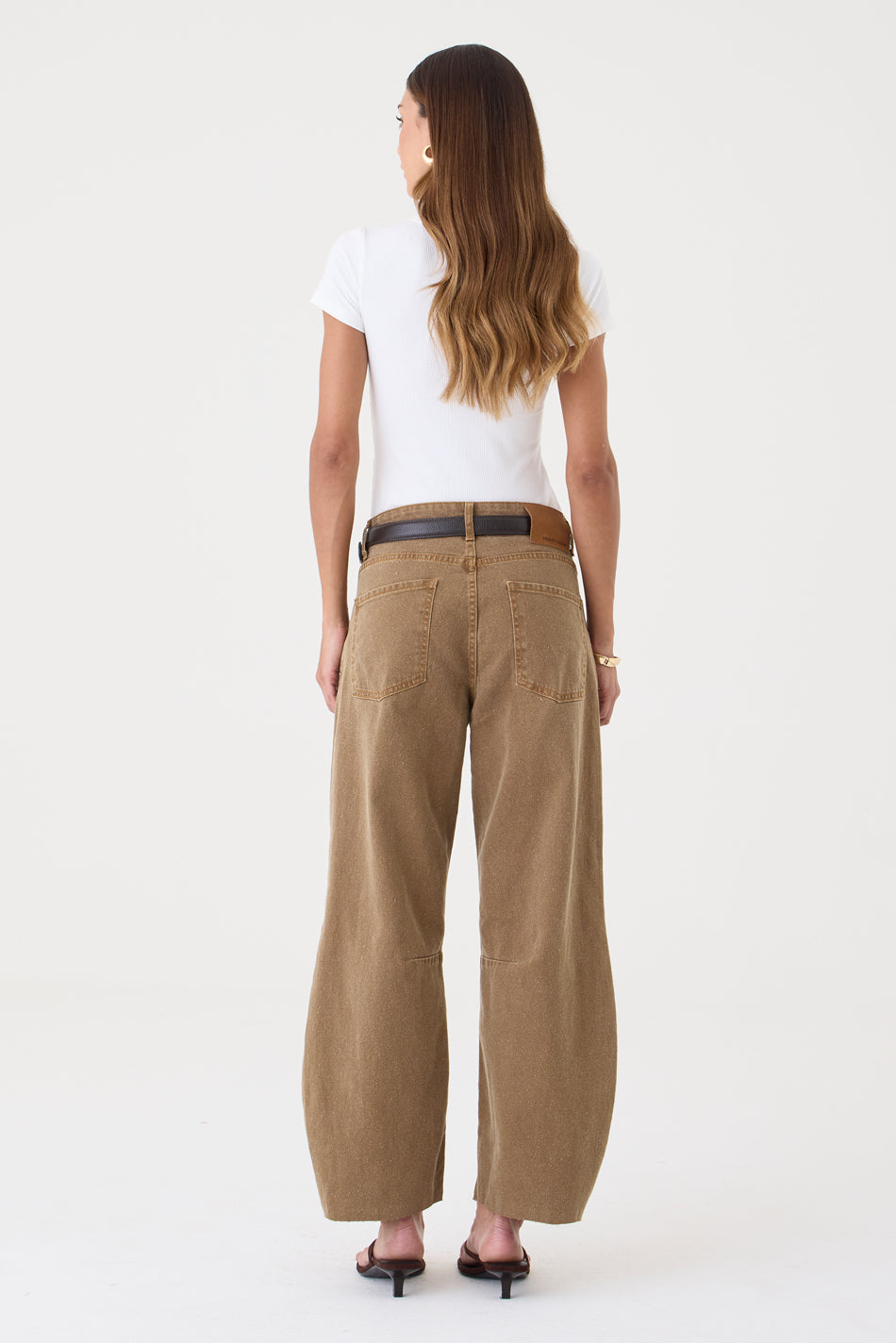 CALÇA MARIA FEMININA BARREL SARJA OCRE