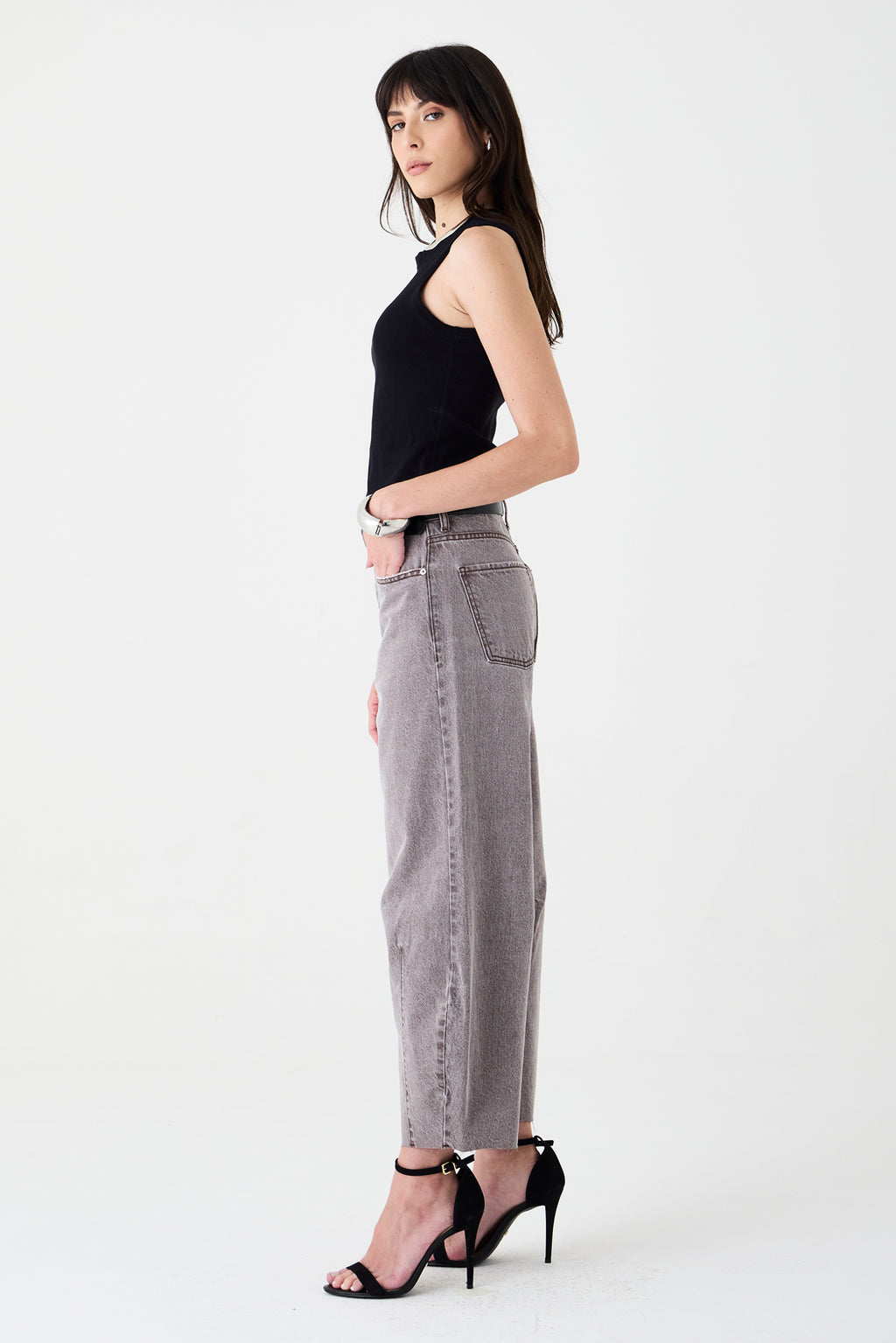 CALÇA MARIA FEMININA BARREL SARJA MARROM