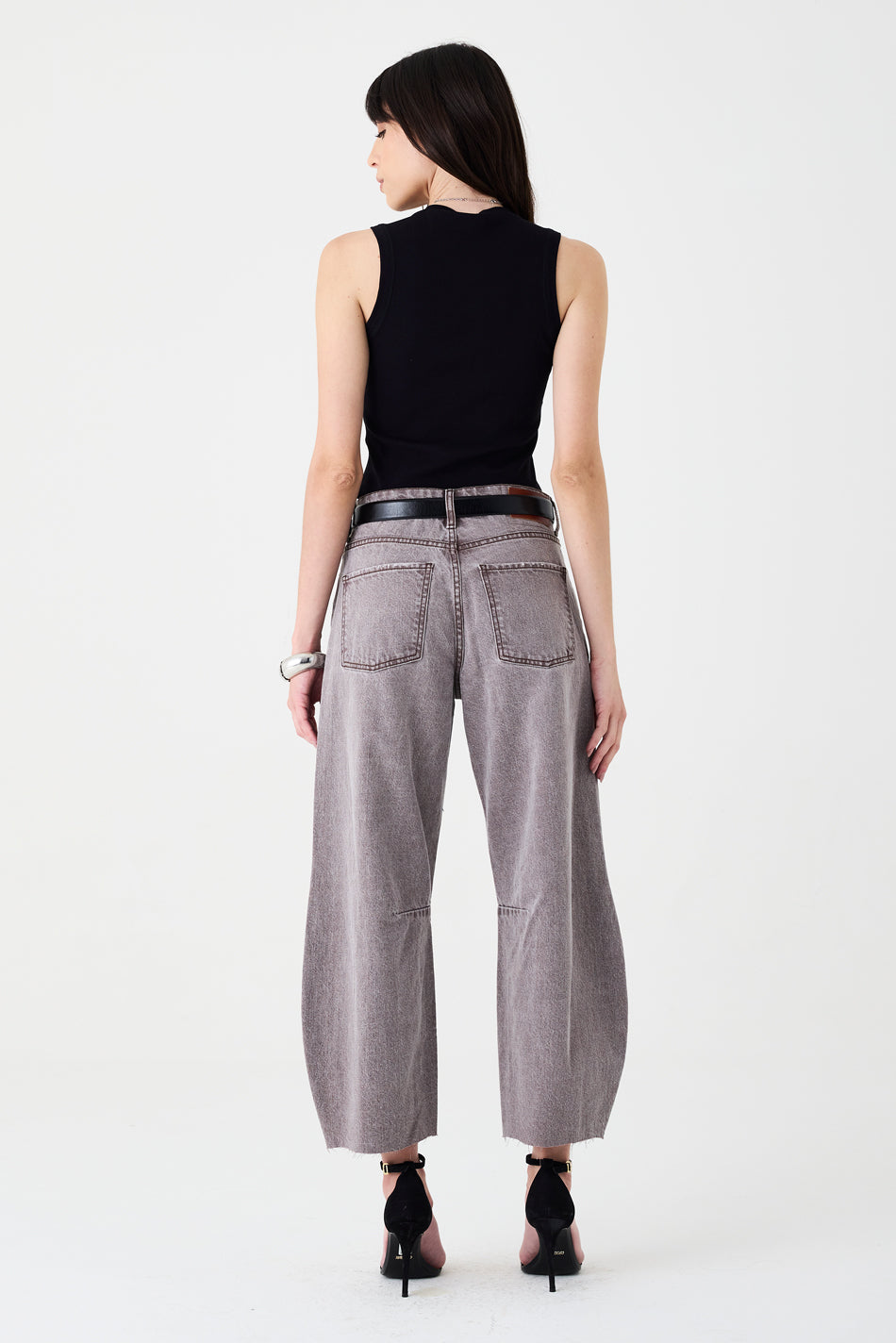 CALÇA MARIA FEMININA BARREL SARJA MARROM