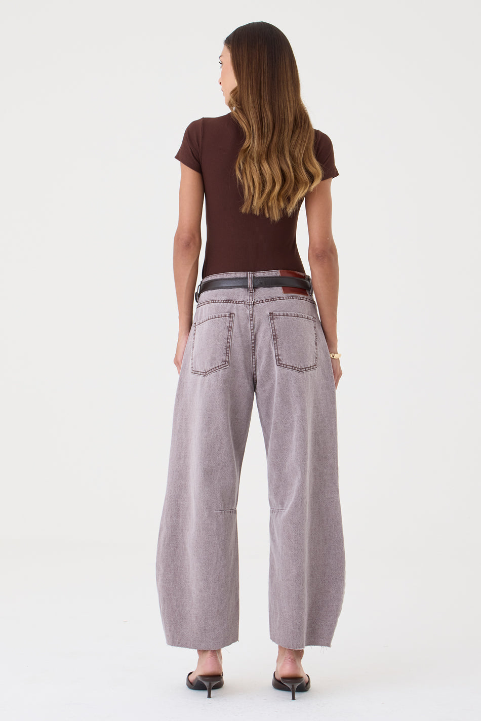 CALÇA MARIA FEMININA BARREL SARJA MARROM
