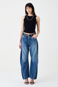 CALÇA EMILY FEMININA BARREL RECORTES E PENCE PATCH JEANS