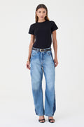 CALÇA EMILY FEMININA BARREL RECORTES E PENCE PATCH JEANS
