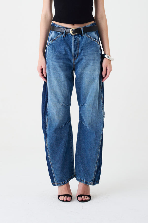 CALÇA EMILY FEMININA BARREL RECORTES E PENCE PATCH JEANS