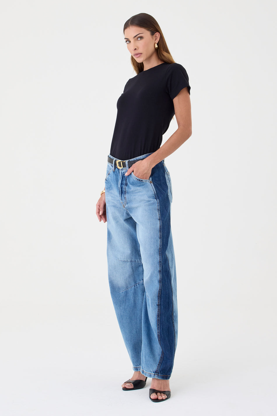 CALÇA EMILY FEMININA BARREL RECORTES E PENCE PATCH JEANS