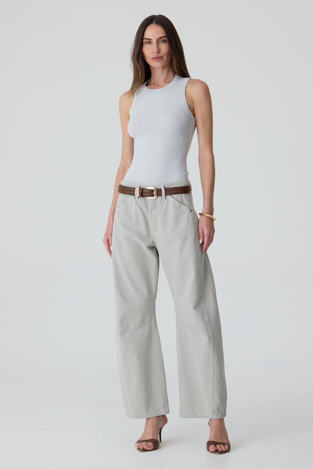 CALÇA EMILY FEMININA BARREL RECORTES E PENCE SARJA AGATE GRAY