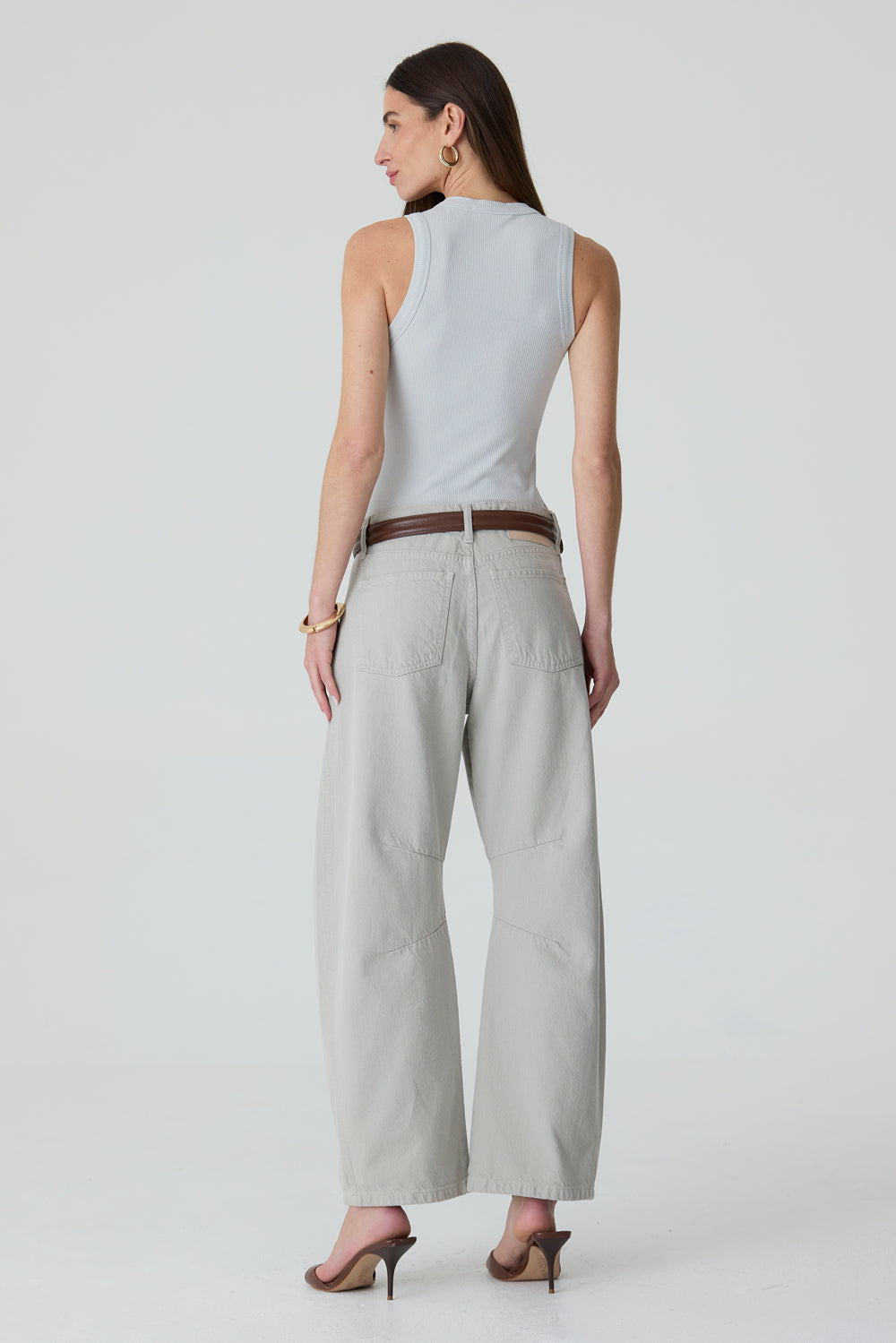 CALÇA EMILY FEMININA BARREL RECORTES E PENCE SARJA AGATE GRAY