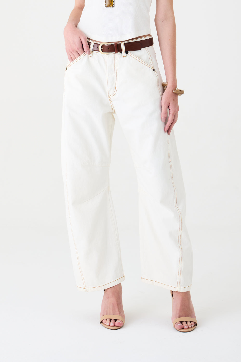 CALÇA EMILY FEMININA BARREL RECORTES E PENCE SARJA