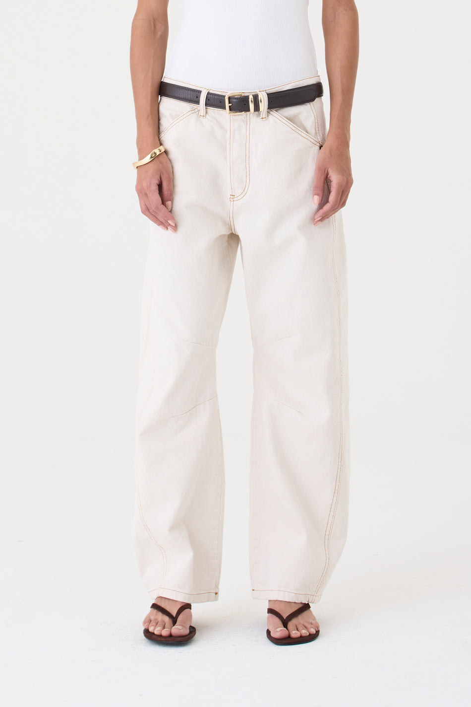 CALÇA EMILY FEMININA BARREL RECORTES E PENCE SARJA
