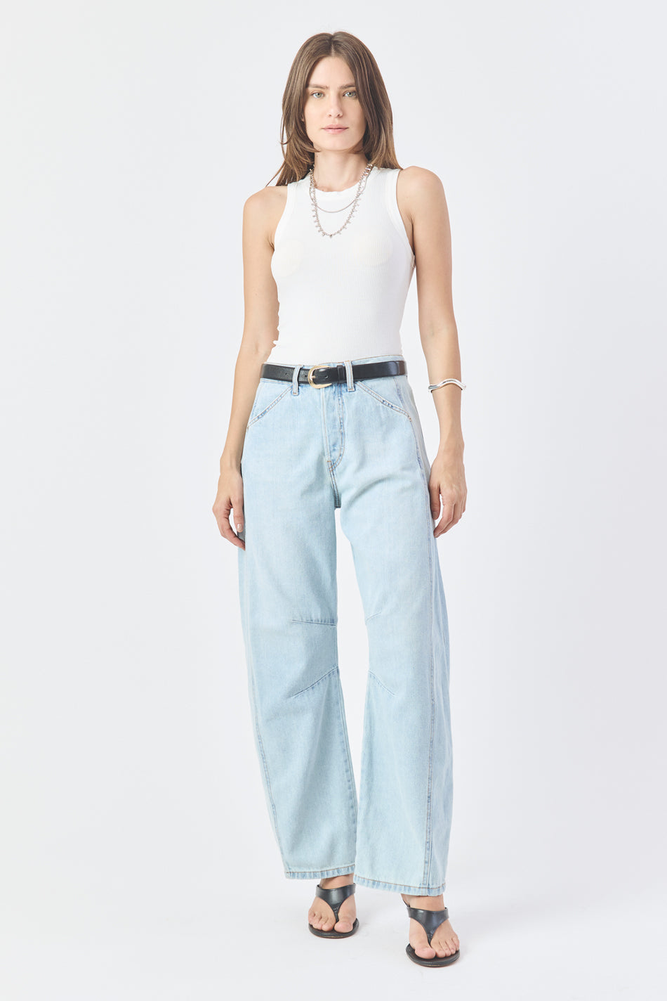 CALÇA EMILY FEMININA BARREL RECORTES E PENCE JEANS CLARO
