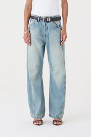 CALÇA EMILY FEMININA BARREL RECORTES E PENCE JEANS MÉDIO