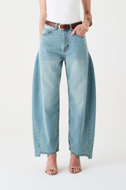CALÇA ALINE FEMININA BARREL RECORTES JEANS CLARO DIRTY