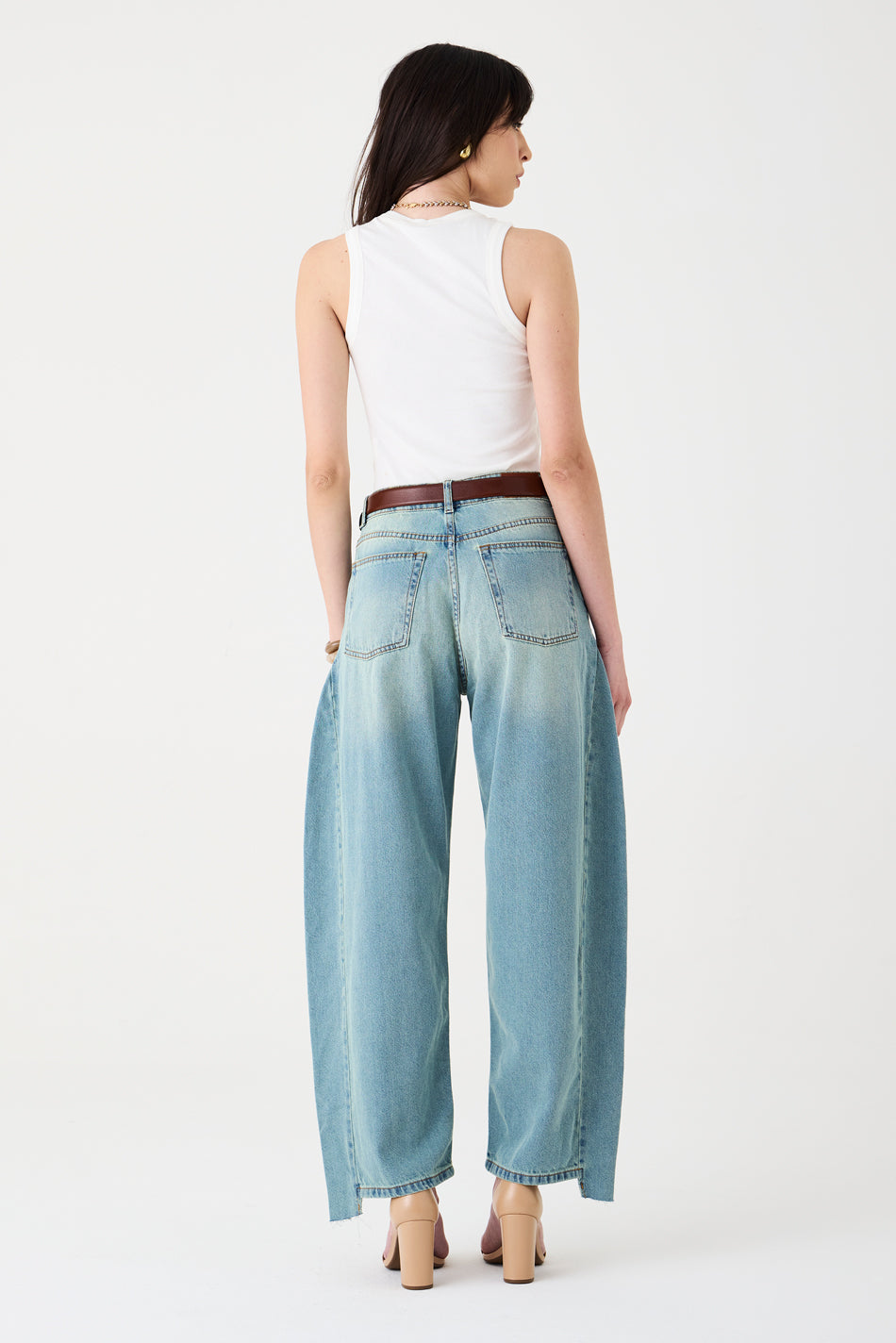 CALÇA ALINE FEMININA BARREL RECORTES JEANS CLARO DIRTY