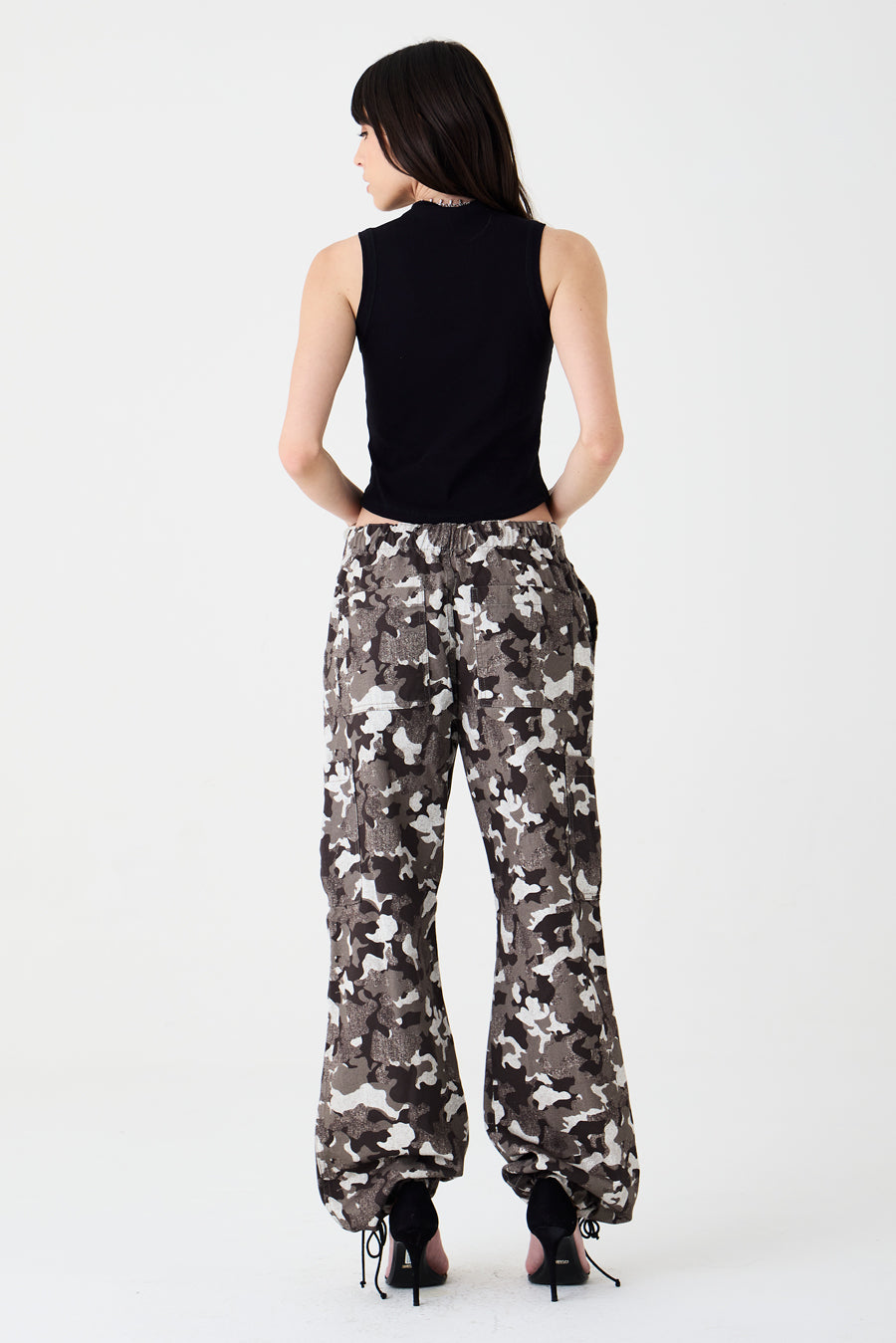 CALÇA LIVIA FEMININA CARGO AMARRAÇÃO SARJA GRAY CAMOUFLAGE