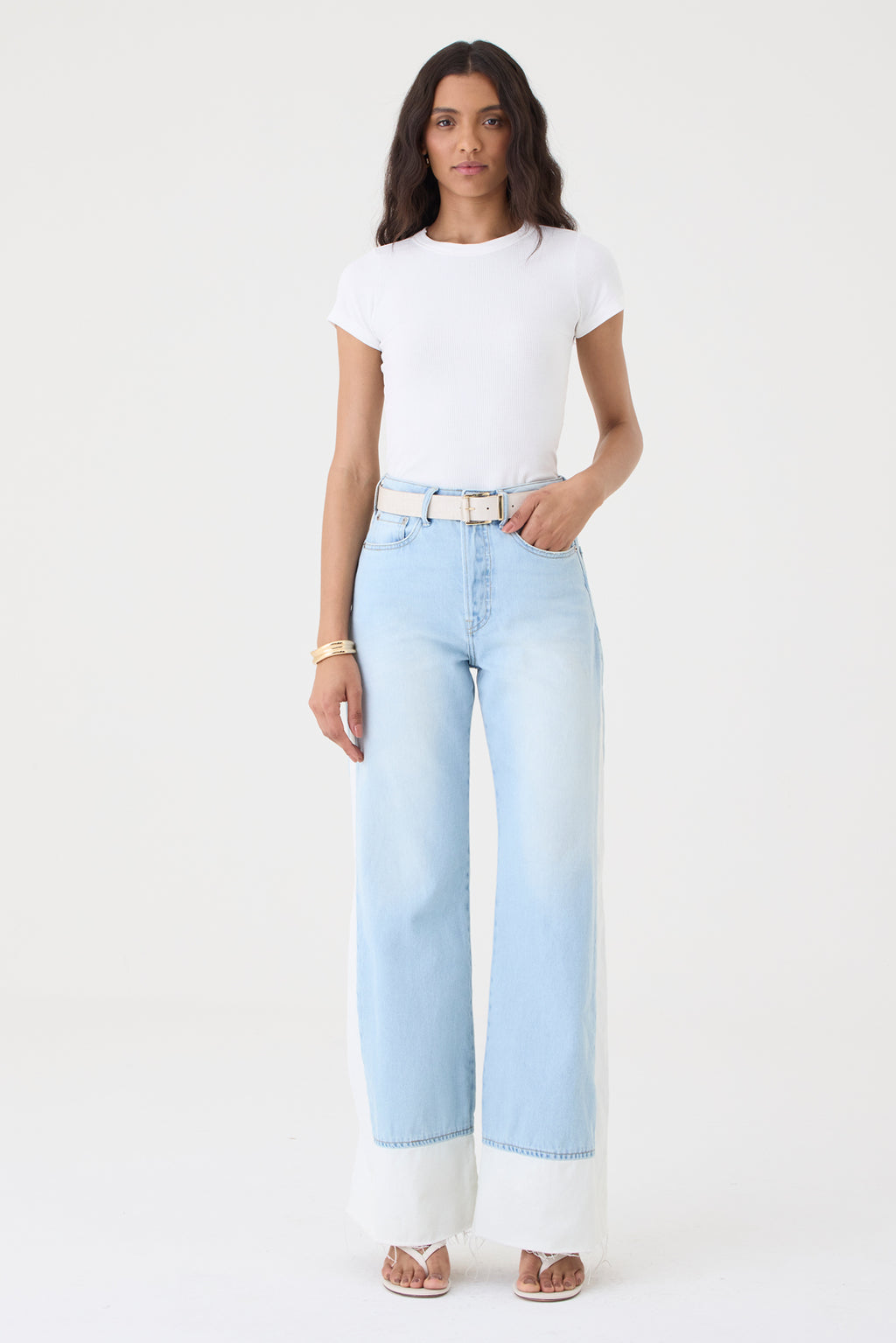 CALÇA ELIS FEMININA BOOTCUT  RECORTE LATERAL BARRA FIO JEANS CLARO