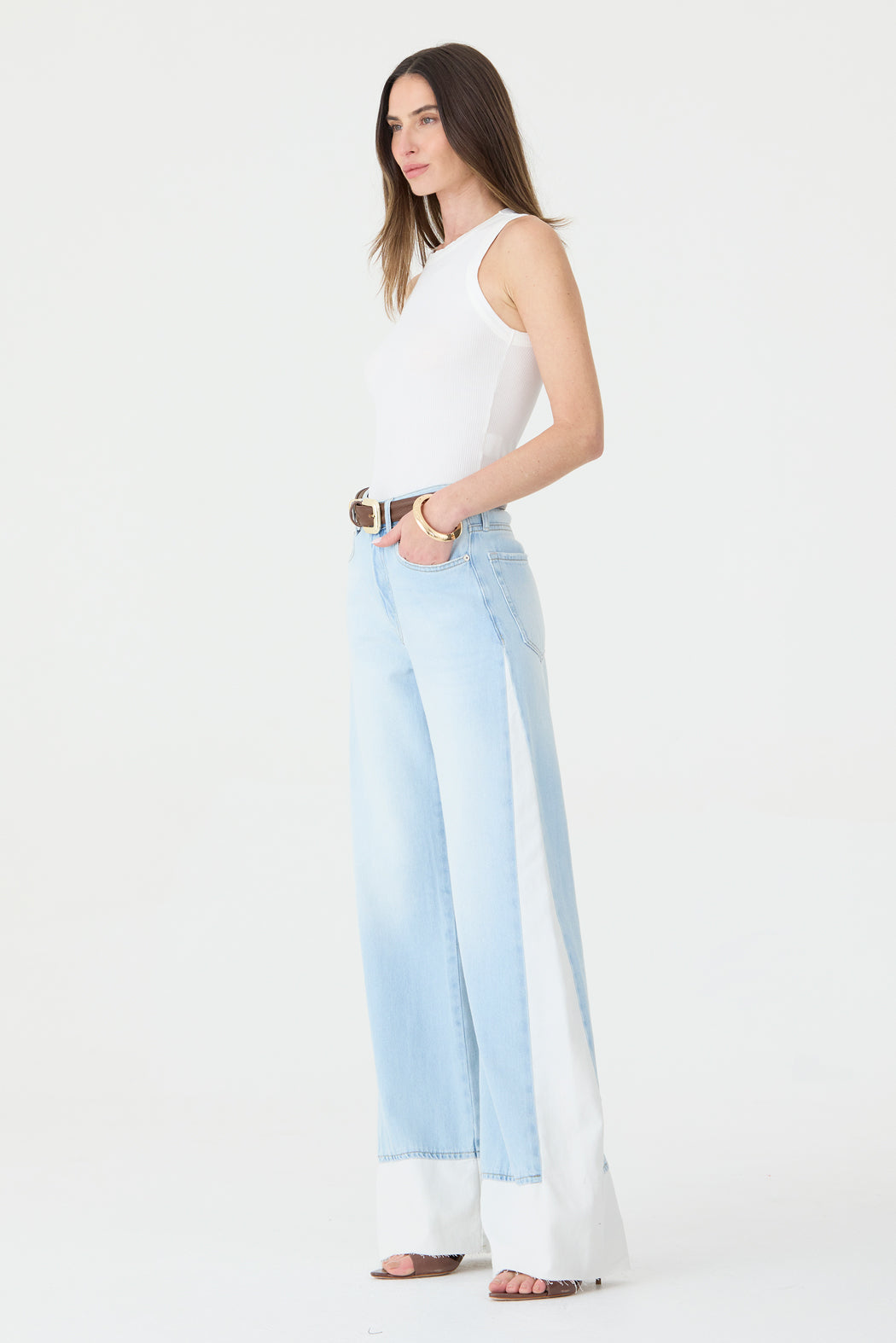 CALÇA ELIS FEMININA BOOTCUT  RECORTE LATERAL BARRA FIO JEANS CLARO