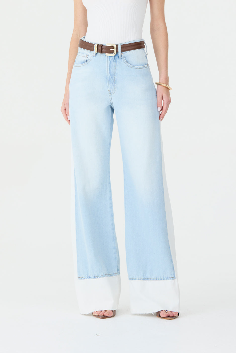 CALÇA ELIS FEMININA BOOTCUT  RECORTE LATERAL BARRA FIO JEANS CLARO