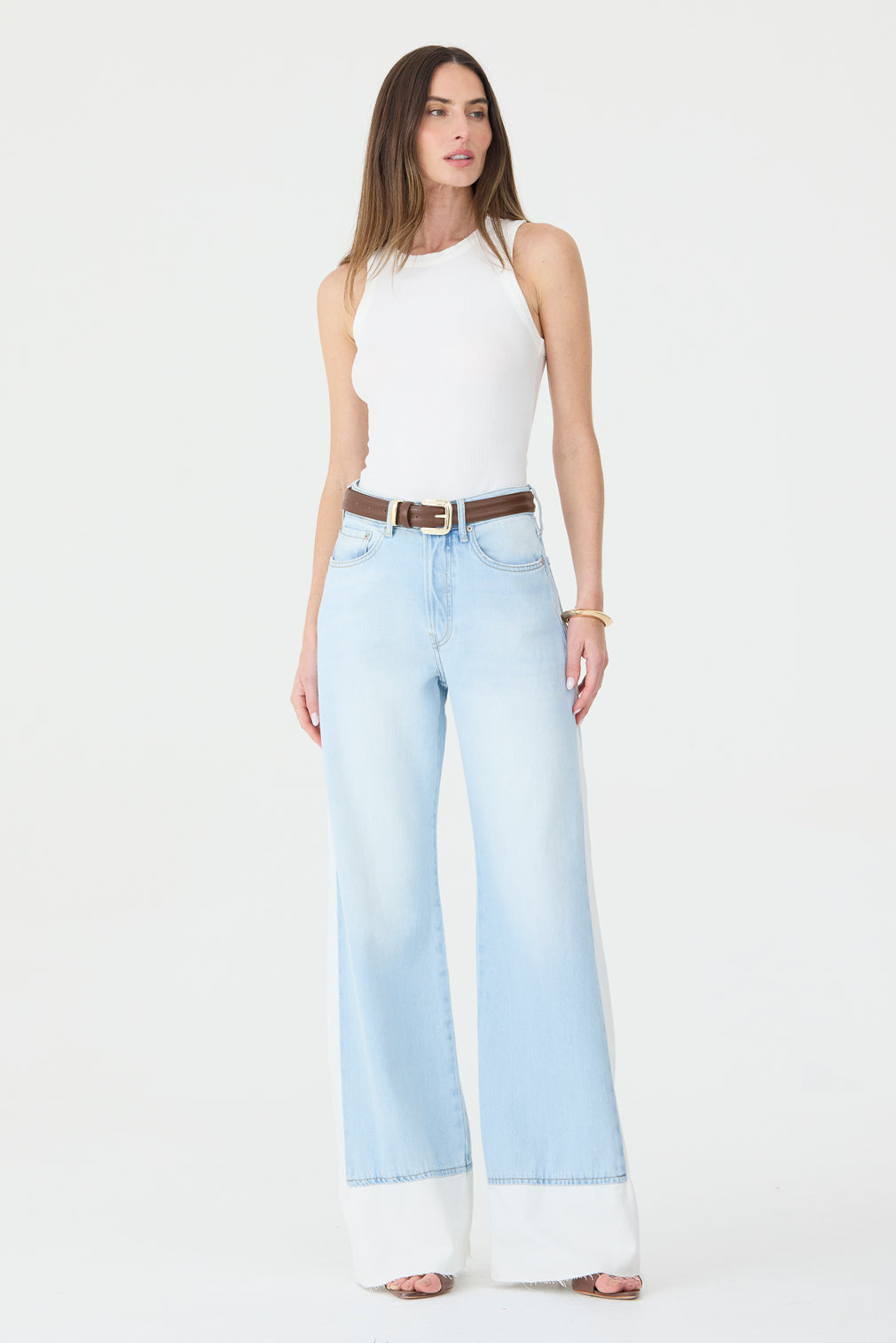 CALÇA ELIS FEMININA BOOTCUT  RECORTE LATERAL BARRA FIO JEANS CLARO