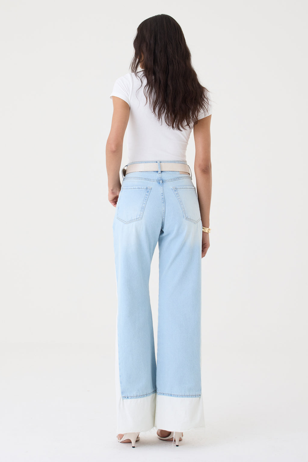 CALÇA ELIS FEMININA BOOTCUT  RECORTE LATERAL BARRA FIO JEANS CLARO