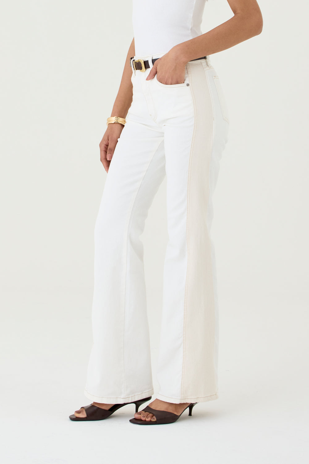 CALÇA LARISSA FEMININA BOOTCUT SARJA PATCH NATURAL