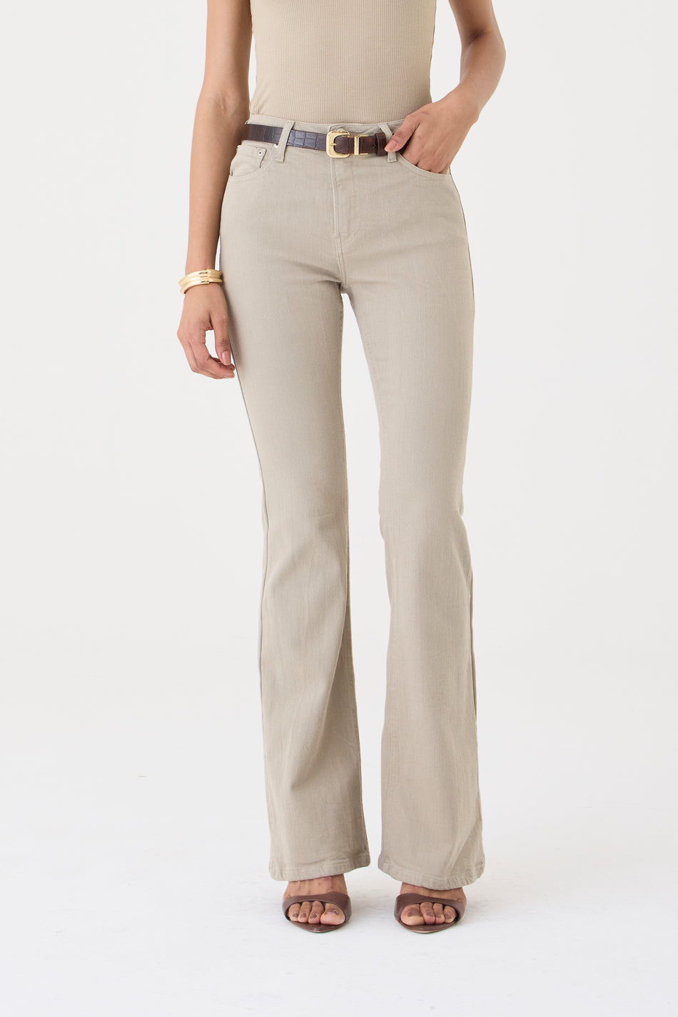 CALÇA LARISSA FEMININA BOOTCUT SARJA AREIA