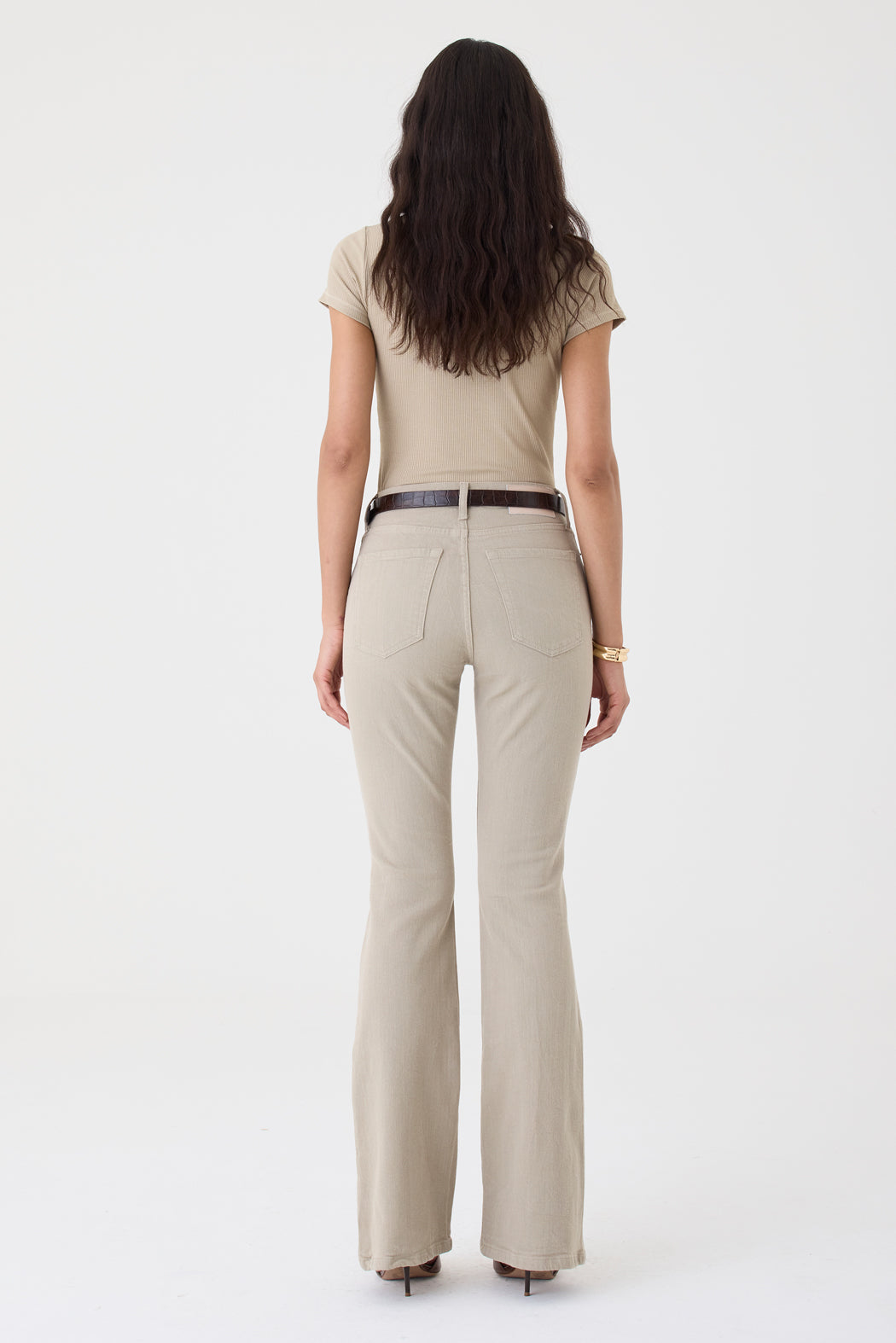 CALÇA LARISSA FEMININA BOOTCUT SARJA AREIA