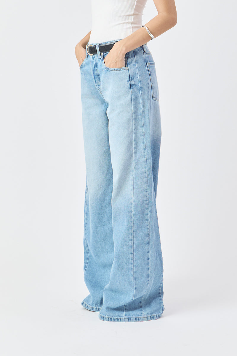 CALÇA YASMIN FEMININA WIDE LEG RECORTES JEANS MÉDIO