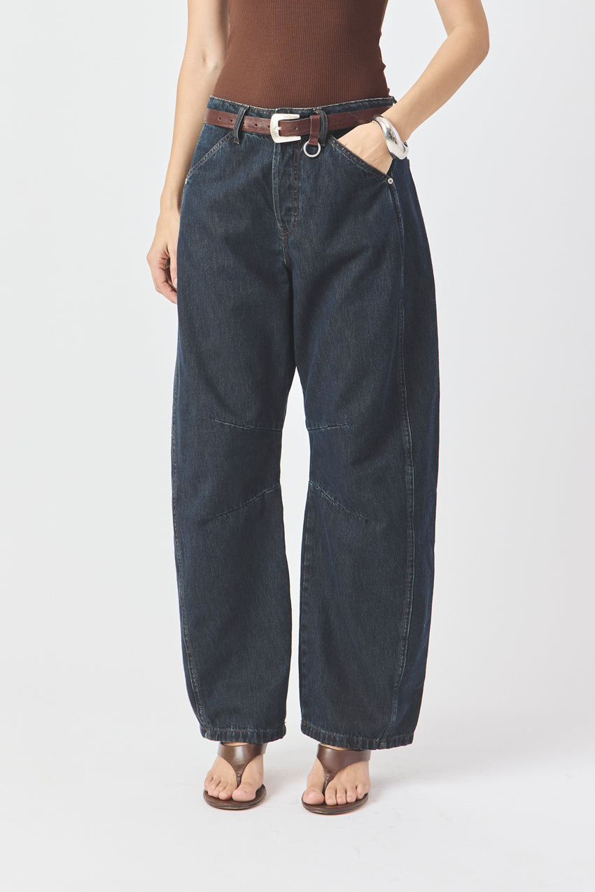CALÇA EMILY FEMININA BARREL RECORTES E PENCE JEANS BROWN