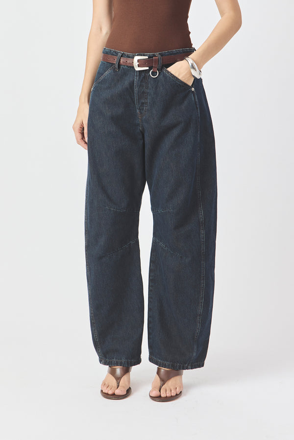 CALÇA EMILY FEMININA BARREL RECORTES E PENCE JEANS BROWN