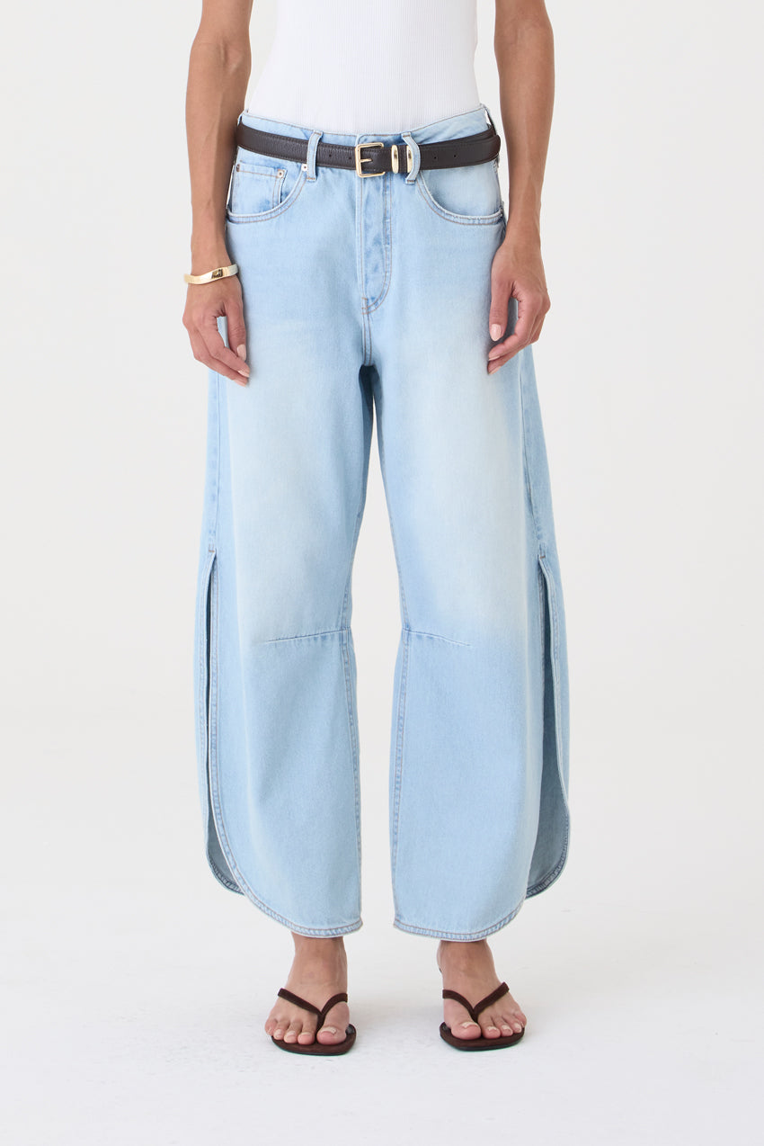 CALÇA MARIA FEMININA BARREL FENDA JEANS CLARO