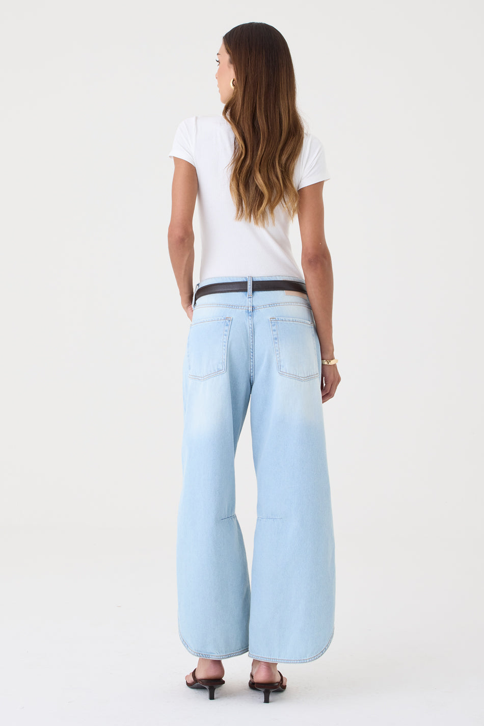 CALÇA MARIA FEMININA BARREL FENDA JEANS CLARO