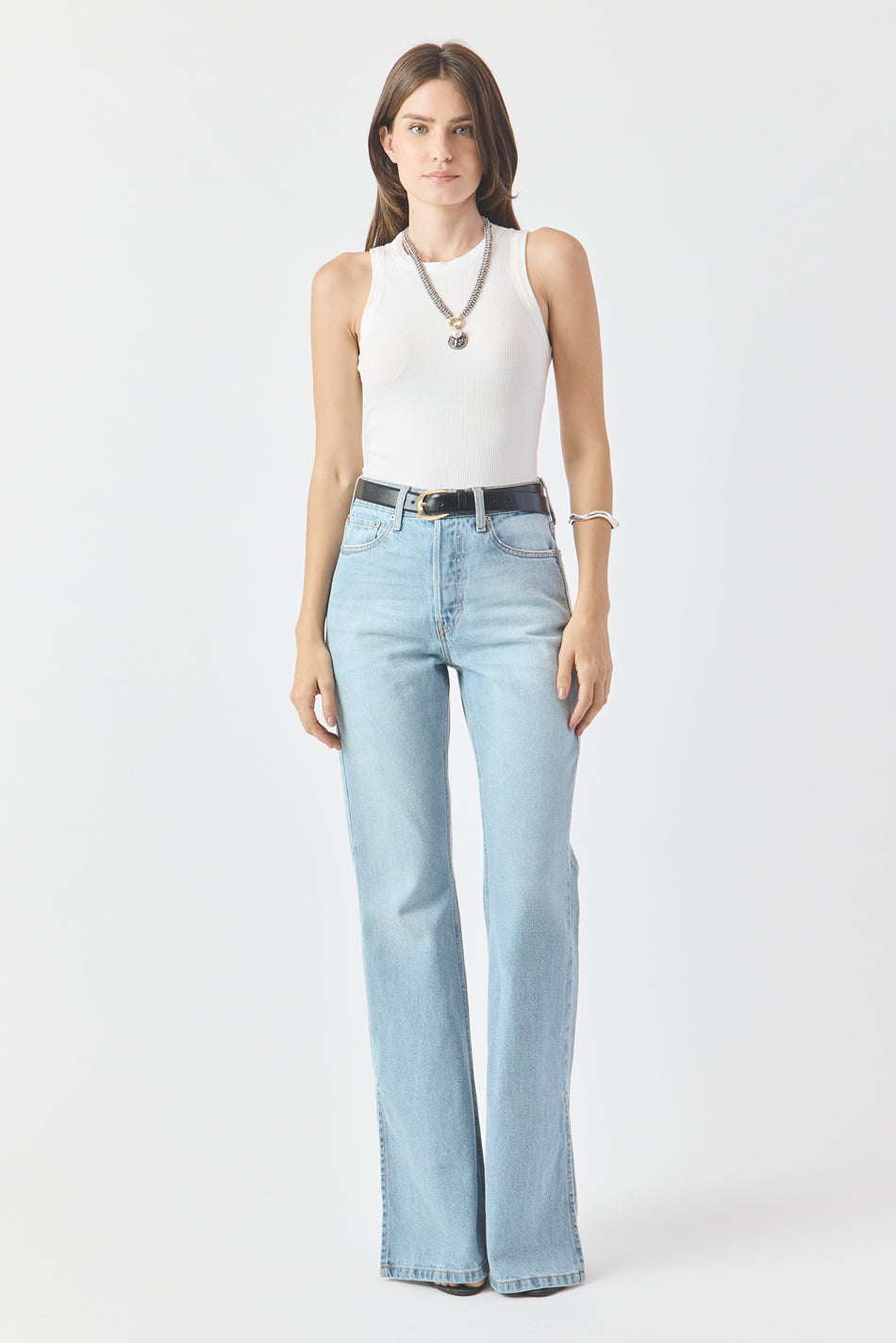 CALÇA ELIS FEMININA BOOTCUT COM FENDA JEANS CLARO
