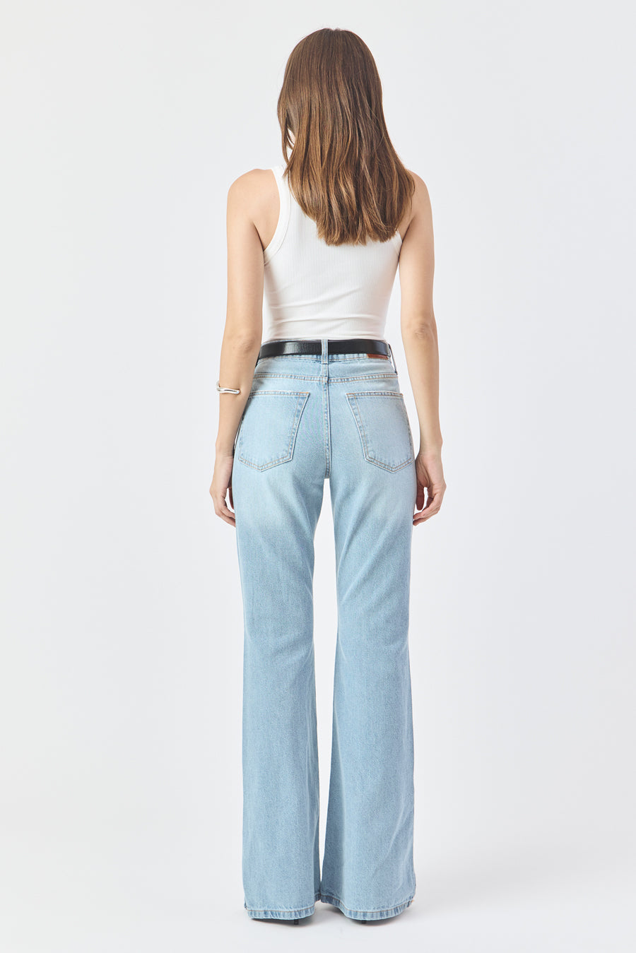 CALÇA ELIS FEMININA BOOTCUT COM FENDA JEANS CLARO