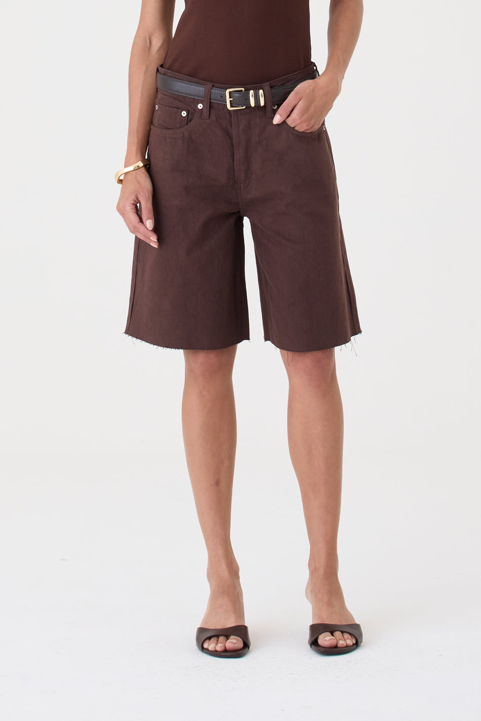 JORTS HELENA FEMININO BARRA A FIO SARJA MARROM