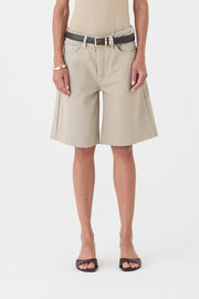 JORTS HELENA FEMININO BARRA A FIO SARJA AREIA