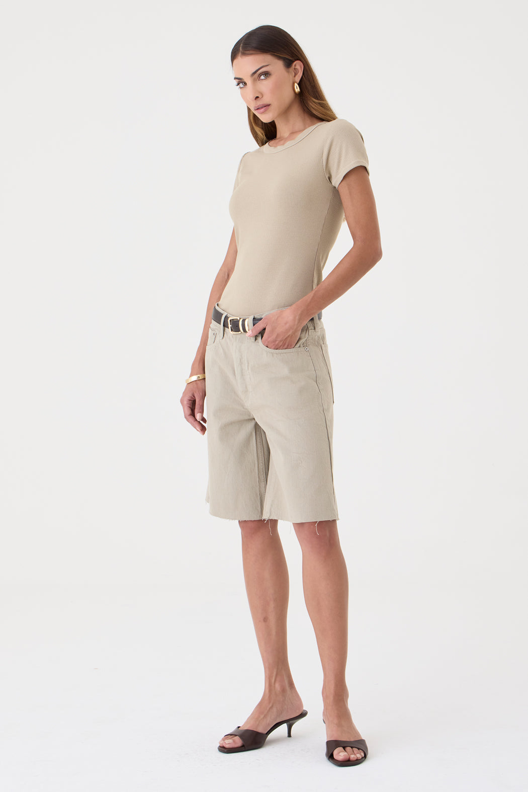 JORTS HELENA FEMININO BARRA A FIO SARJA AREIA